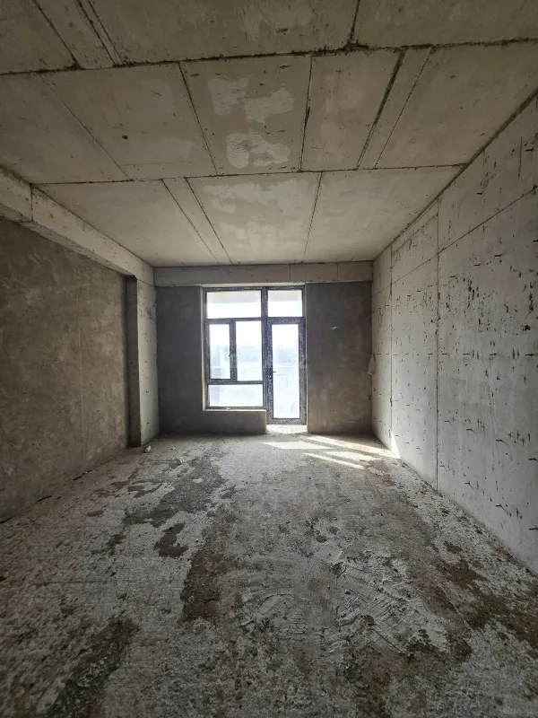 Satılır 4 otaqlı mənzil 196 m²