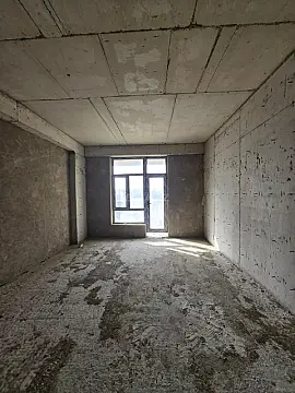 Satılır 4 otaqlı mənzil 196 m²