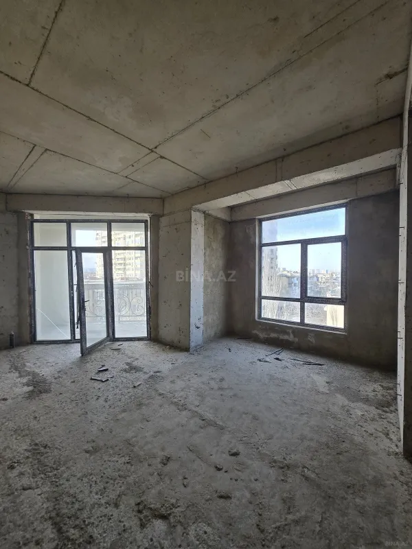 Satılır 4 otaqlı mənzil 196 m²