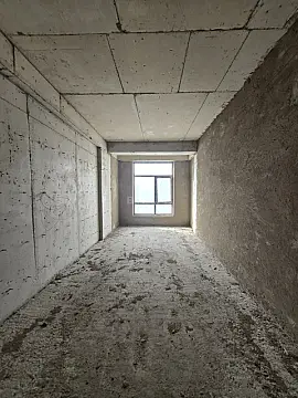 Satılır 4 otaqlı mənzil 196 m²