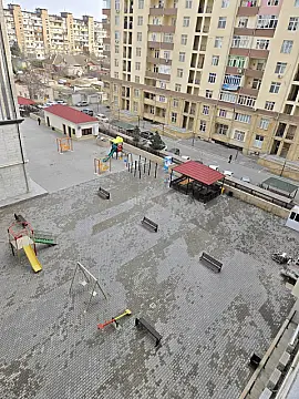 Satılır 4 otaqlı mənzil 196 m²