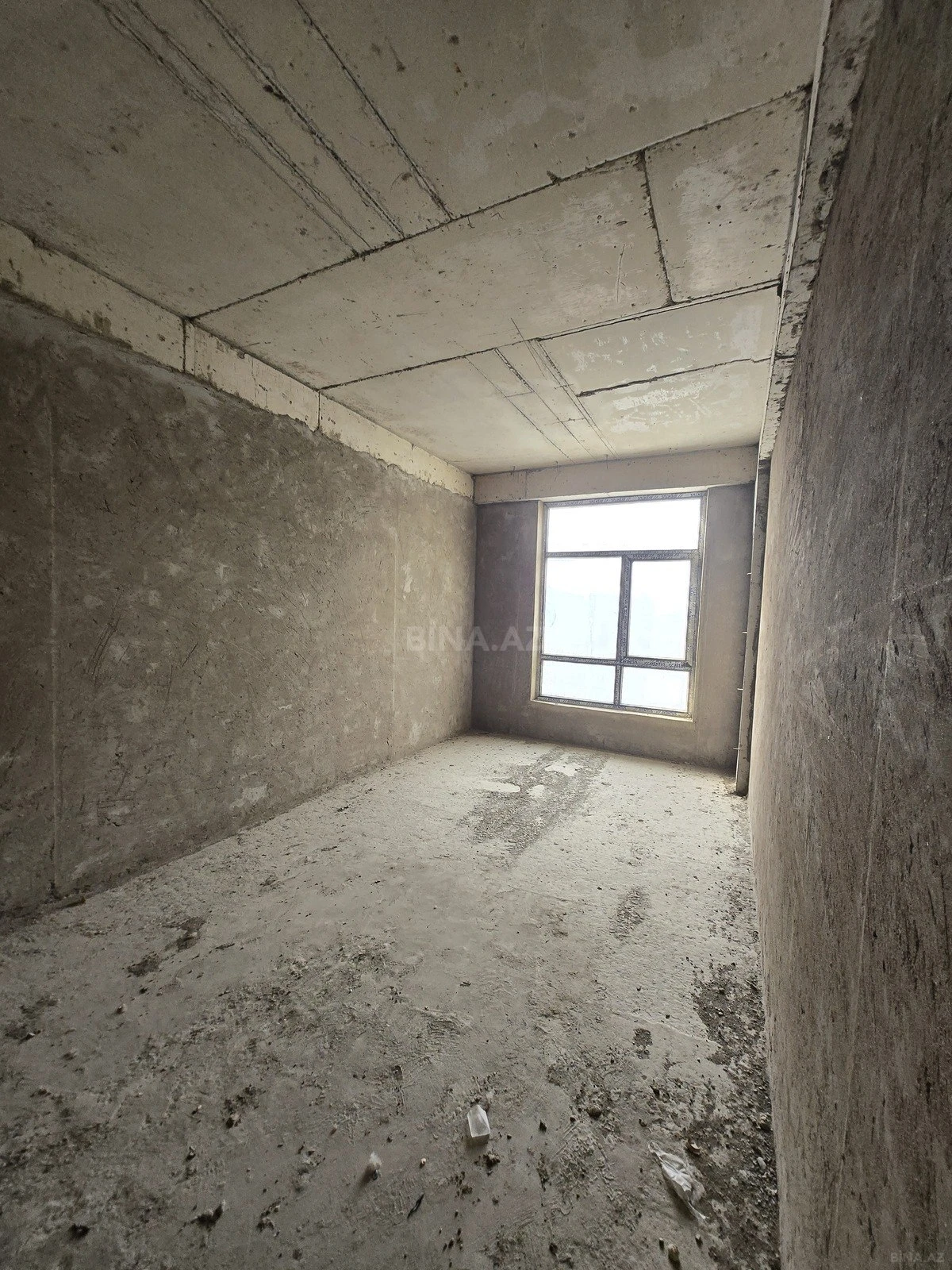 Satılır 4 otaqlı mənzil 196 m²