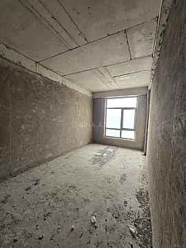 Satılır 4 otaqlı mənzil 196 m²