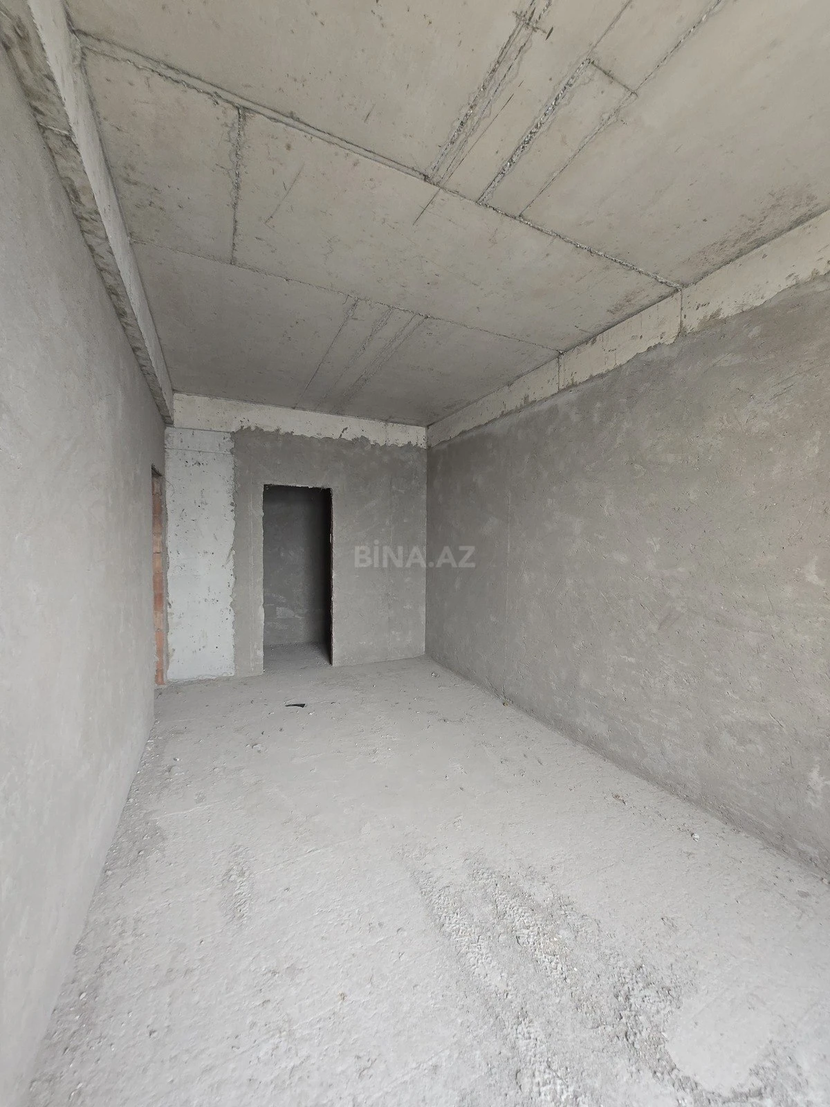 Satılır 4 otaqlı mənzil 196 m²