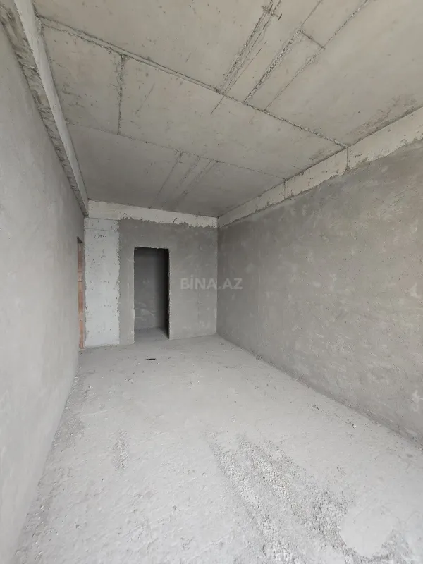 Satılır 4 otaqlı mənzil 196 m²
