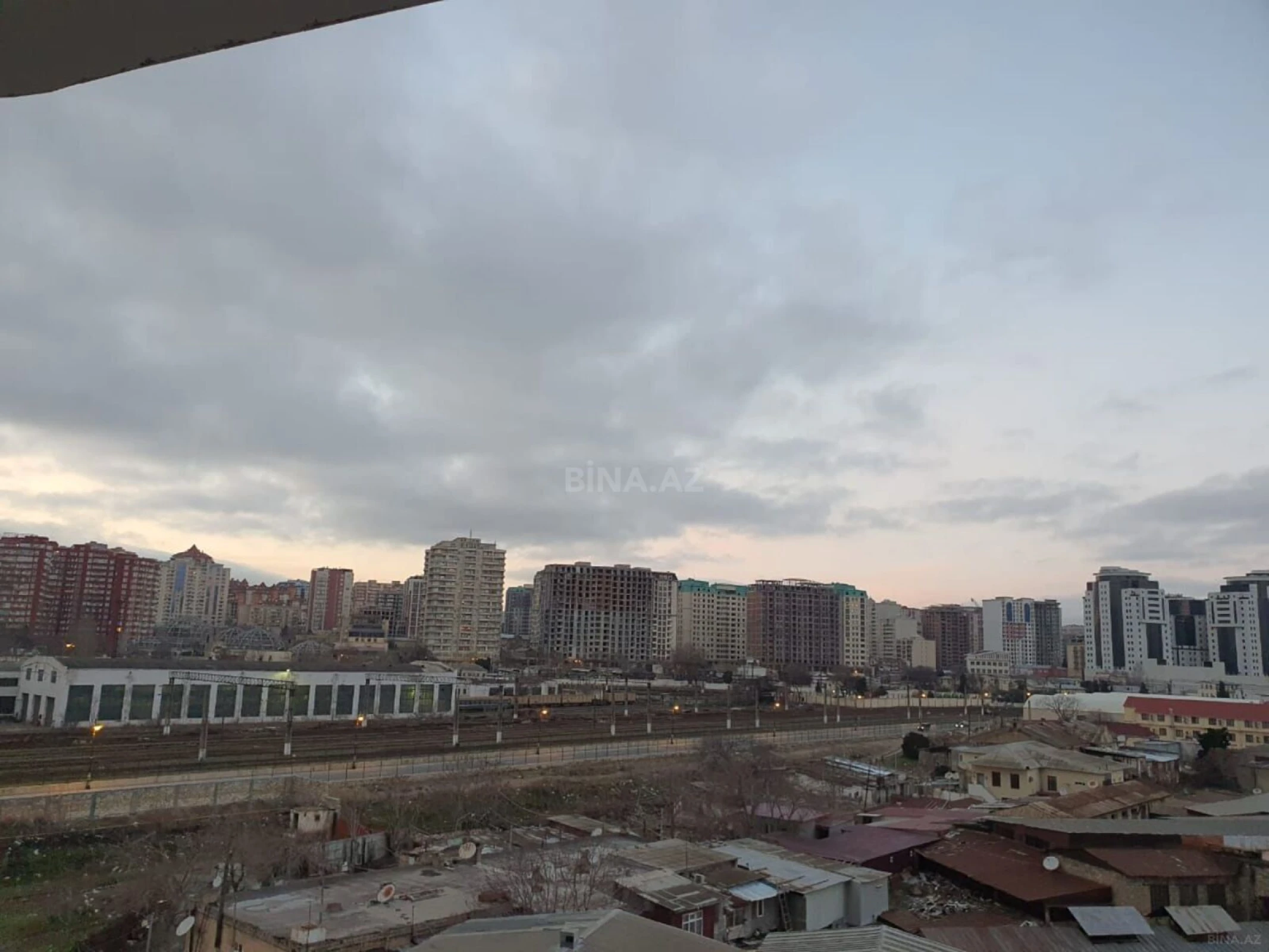 Kirayə verilir 2 otaqlı mənzil 95 m²