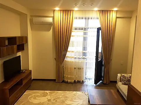 Kirayə verilir 2 otaqlı mənzil 78 m²