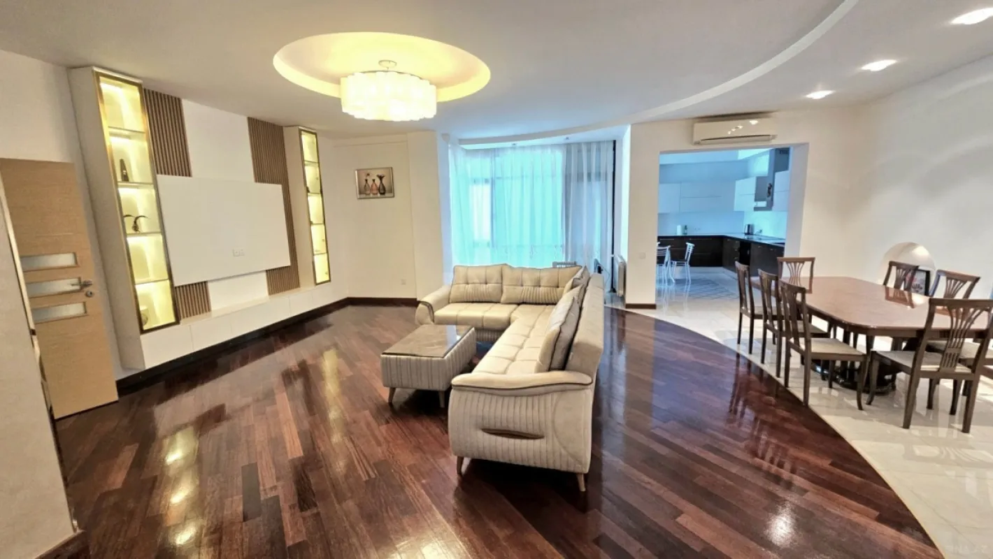 Kirayə verilir 3 otaqlı mənzil 155 m²