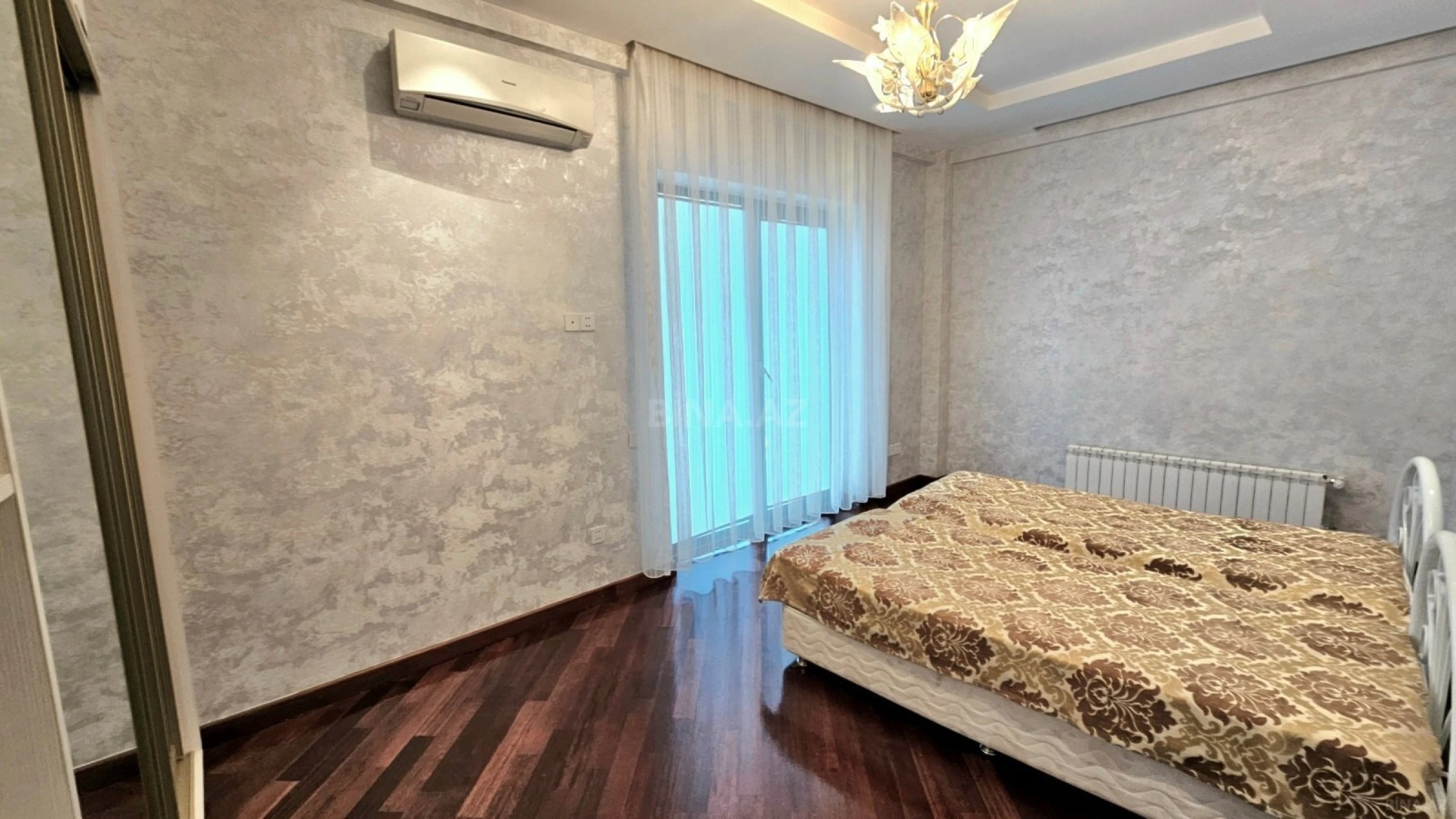 Kirayə verilir 3 otaqlı mənzil 155 m²