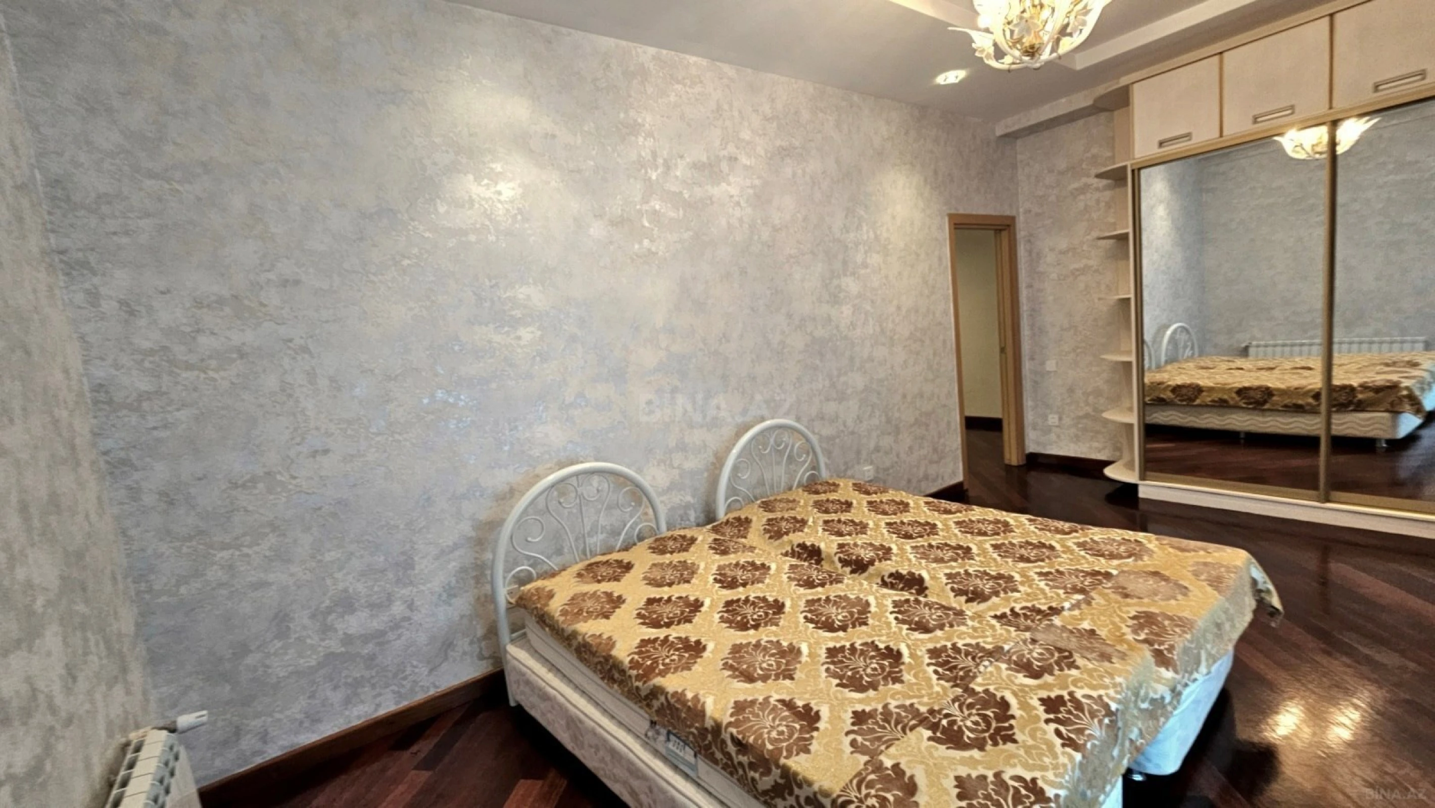 Kirayə verilir 3 otaqlı mənzil 155 m²