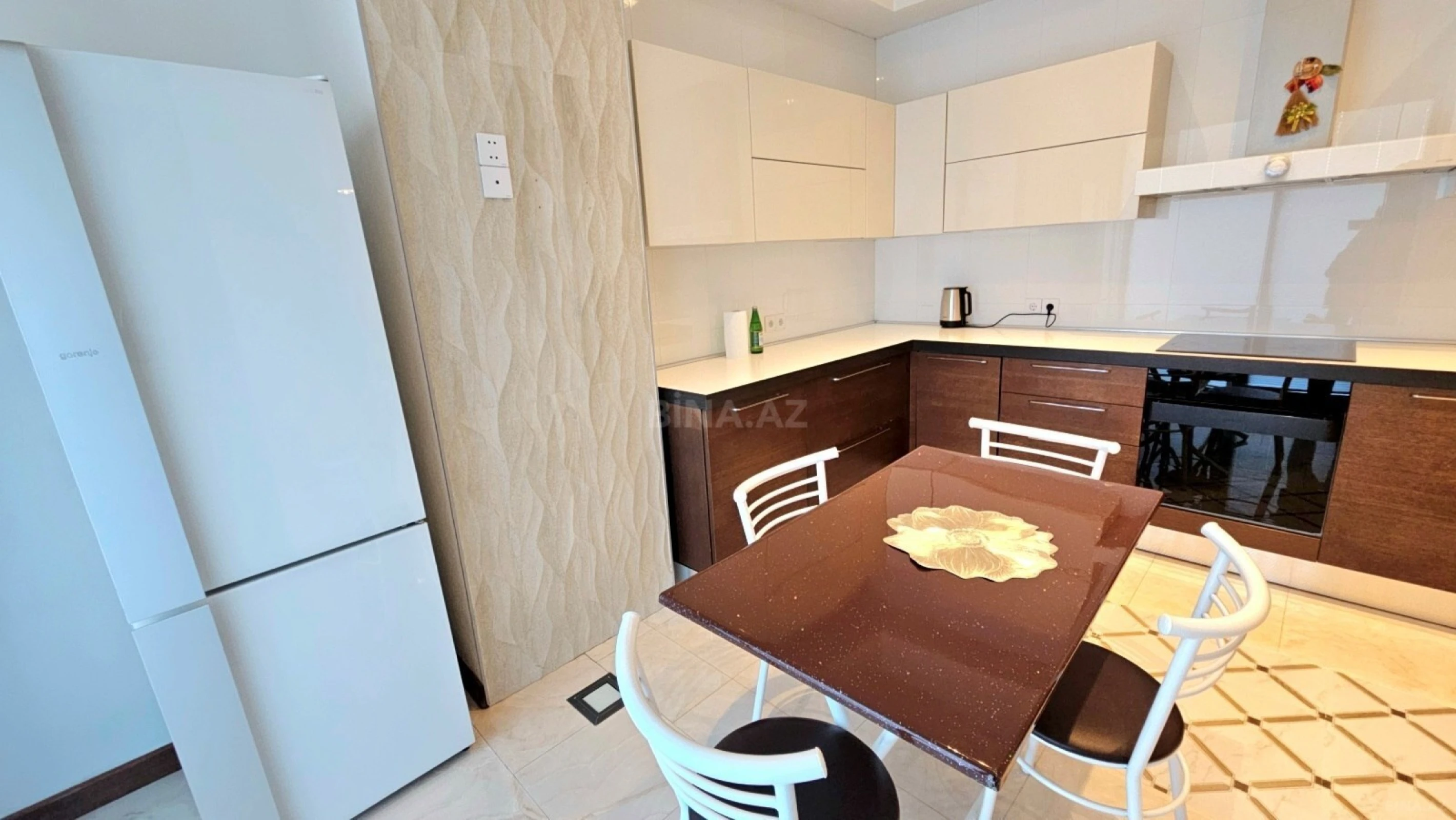 Kirayə verilir 3 otaqlı mənzil 155 m²