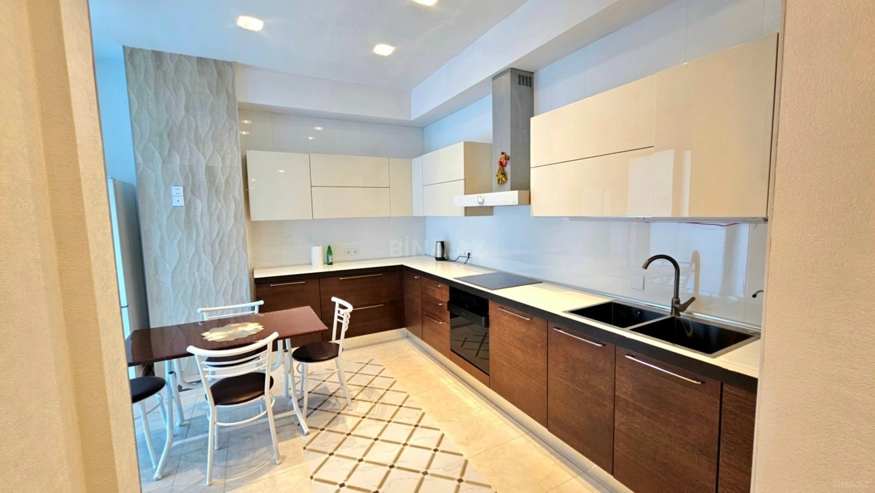 Kirayə verilir 3 otaqlı mənzil 155 m²