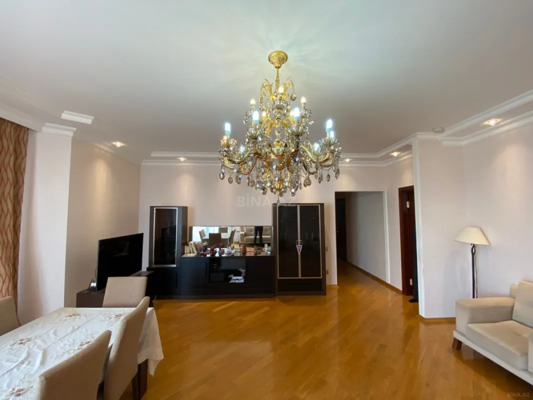 Kirayə verilir 4 otaqlı mənzil 185 m²