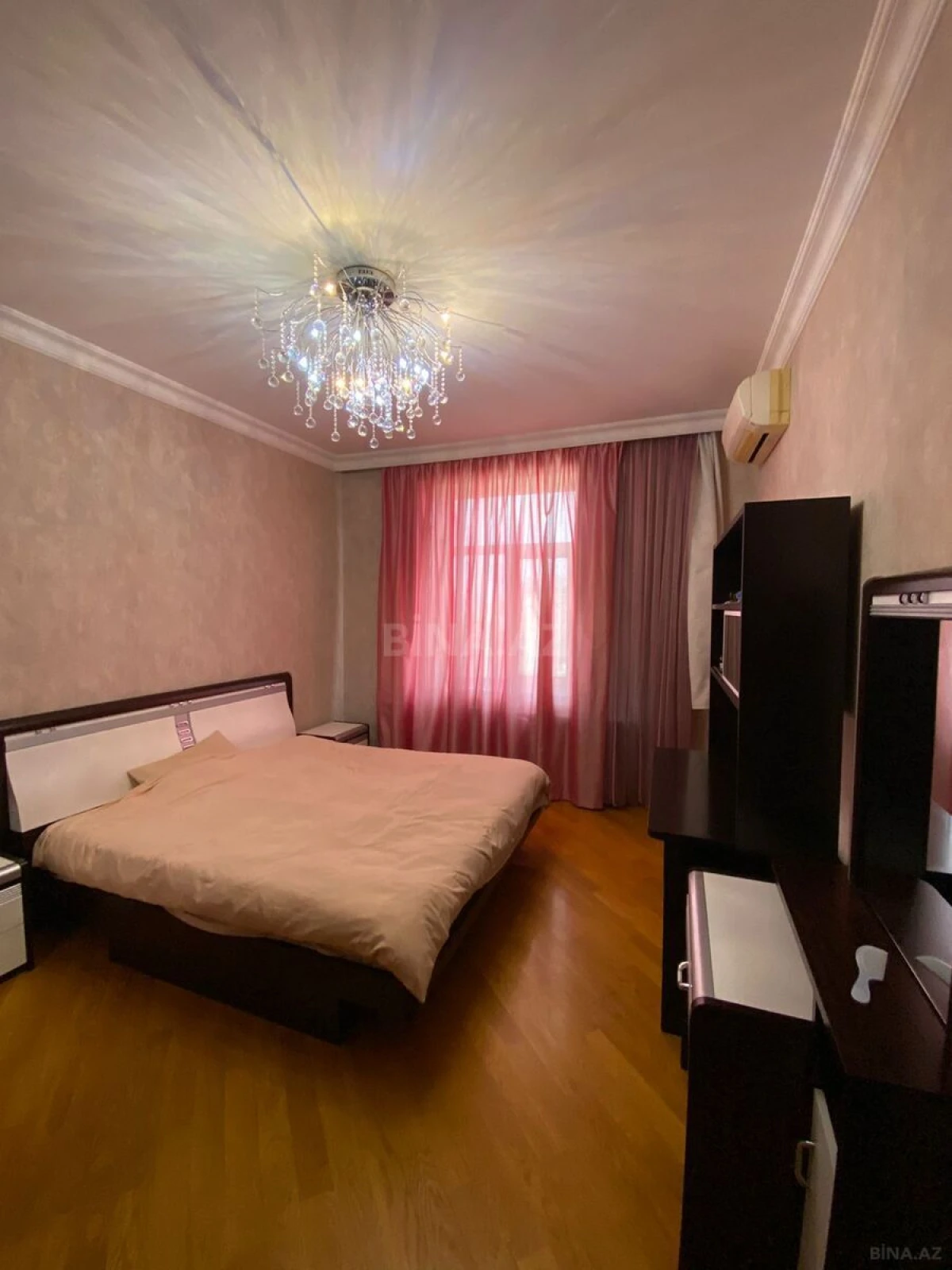 Kirayə verilir 4 otaqlı mənzil 185 m²