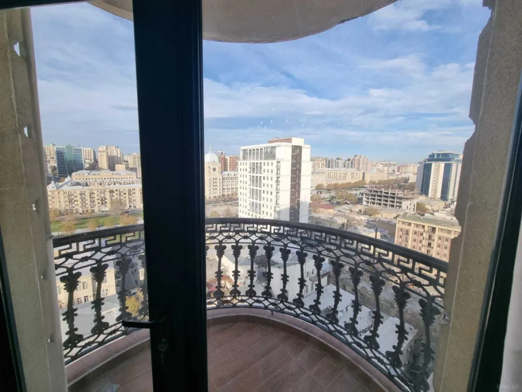 Kirayə verilir 4 otaqlı mənzil 185 m²