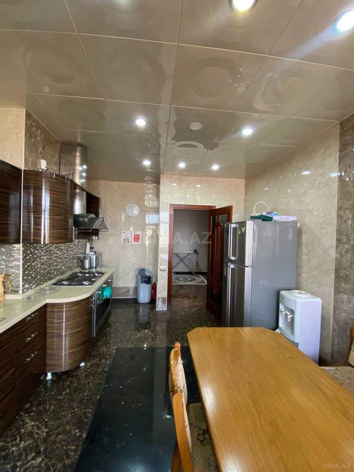 Kirayə verilir 4 otaqlı mənzil 185 m²