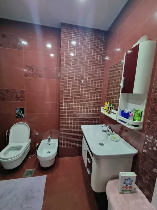 Kirayə verilir 4 otaqlı mənzil 185 m²