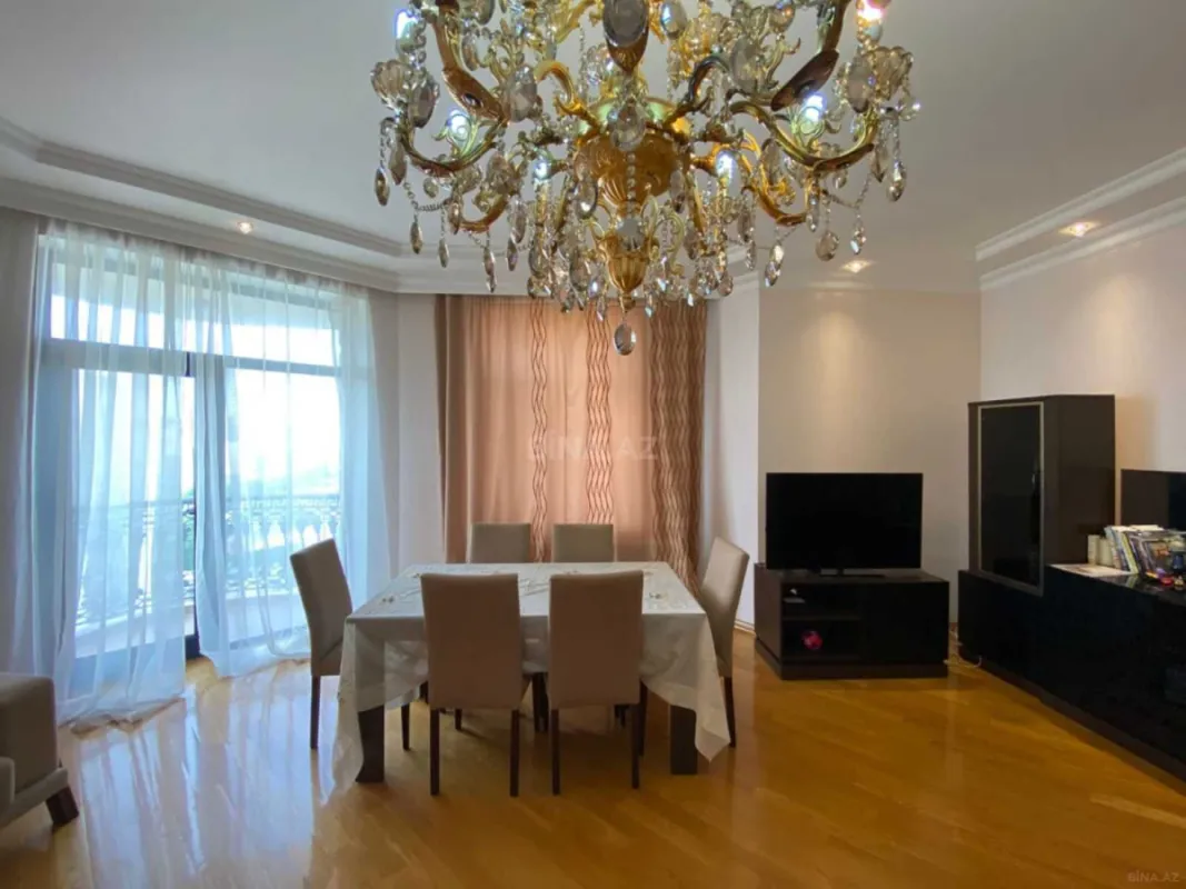 Kirayə verilir 4 otaqlı mənzil 185 m²