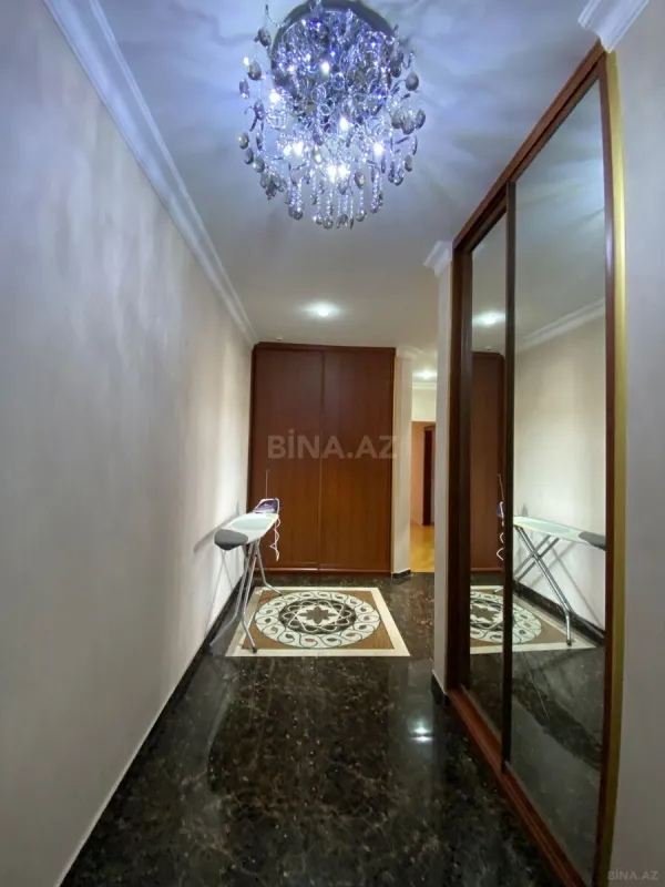 Kirayə verilir 4 otaqlı mənzil 185 m²