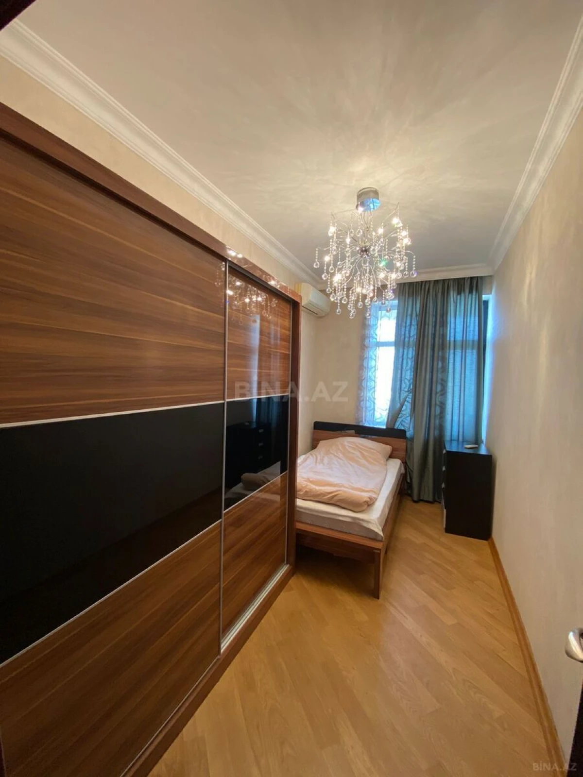 Kirayə verilir 4 otaqlı mənzil 185 m²