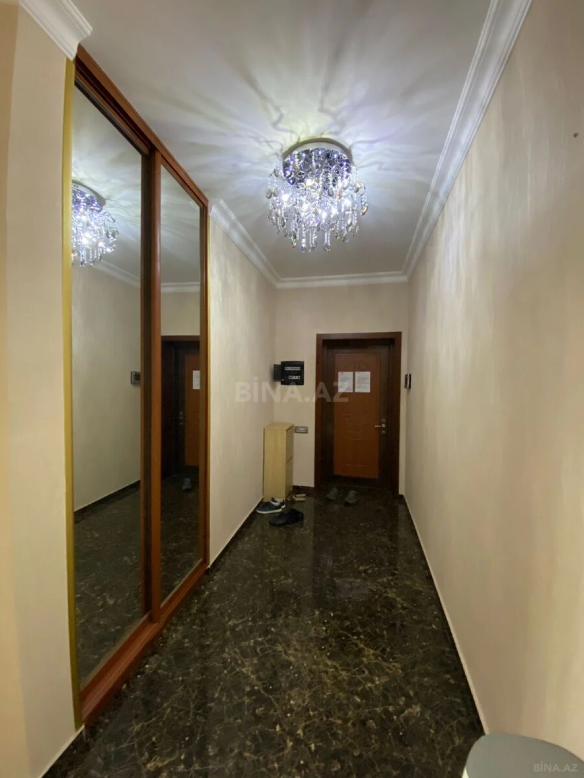 Kirayə verilir 4 otaqlı mənzil 185 m²