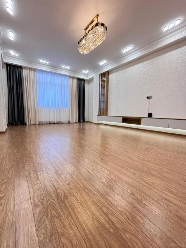 Satılır 3 otaqlı mənzil 140 m²