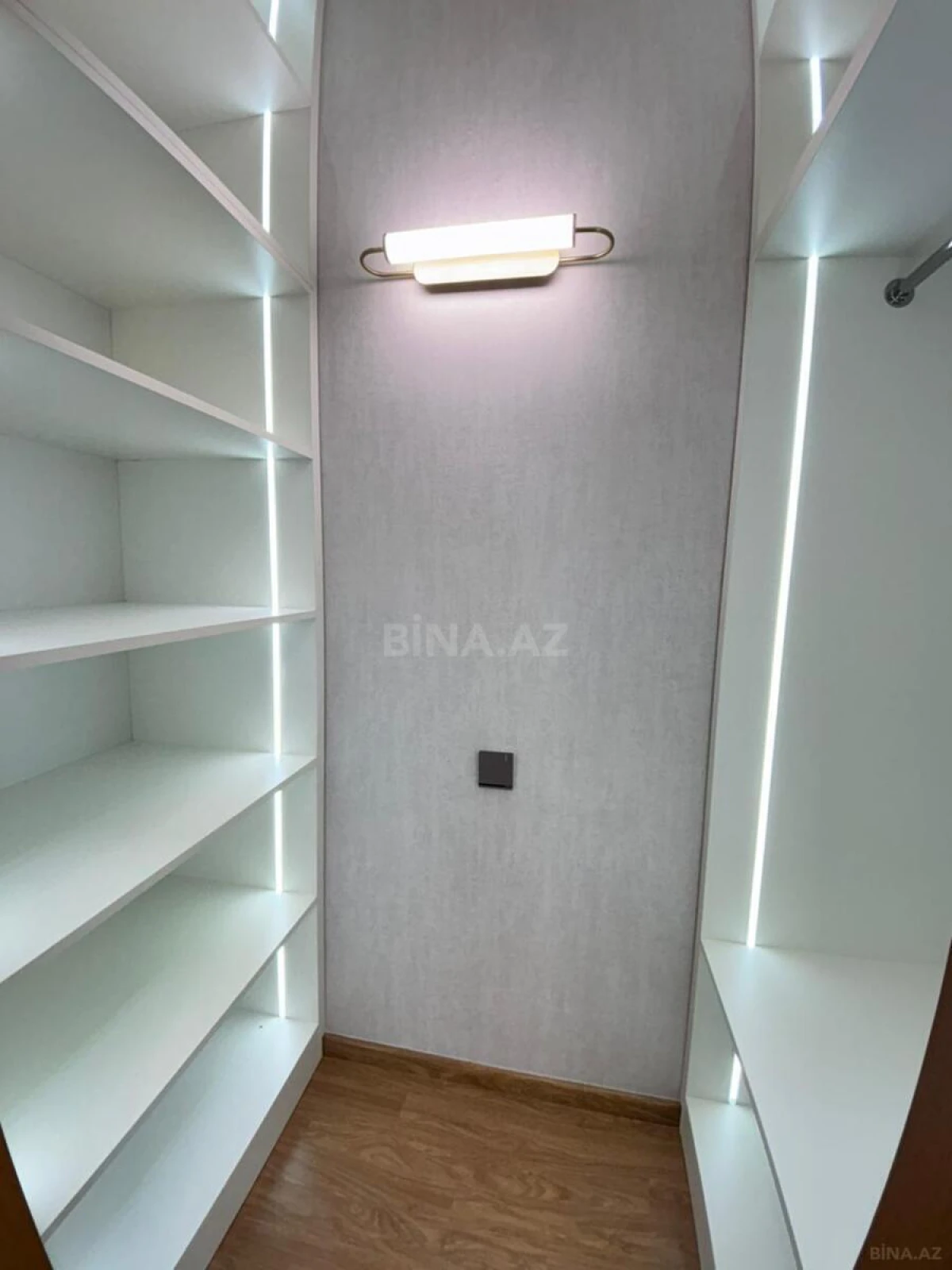 Satılır 3 otaqlı mənzil 140 m²