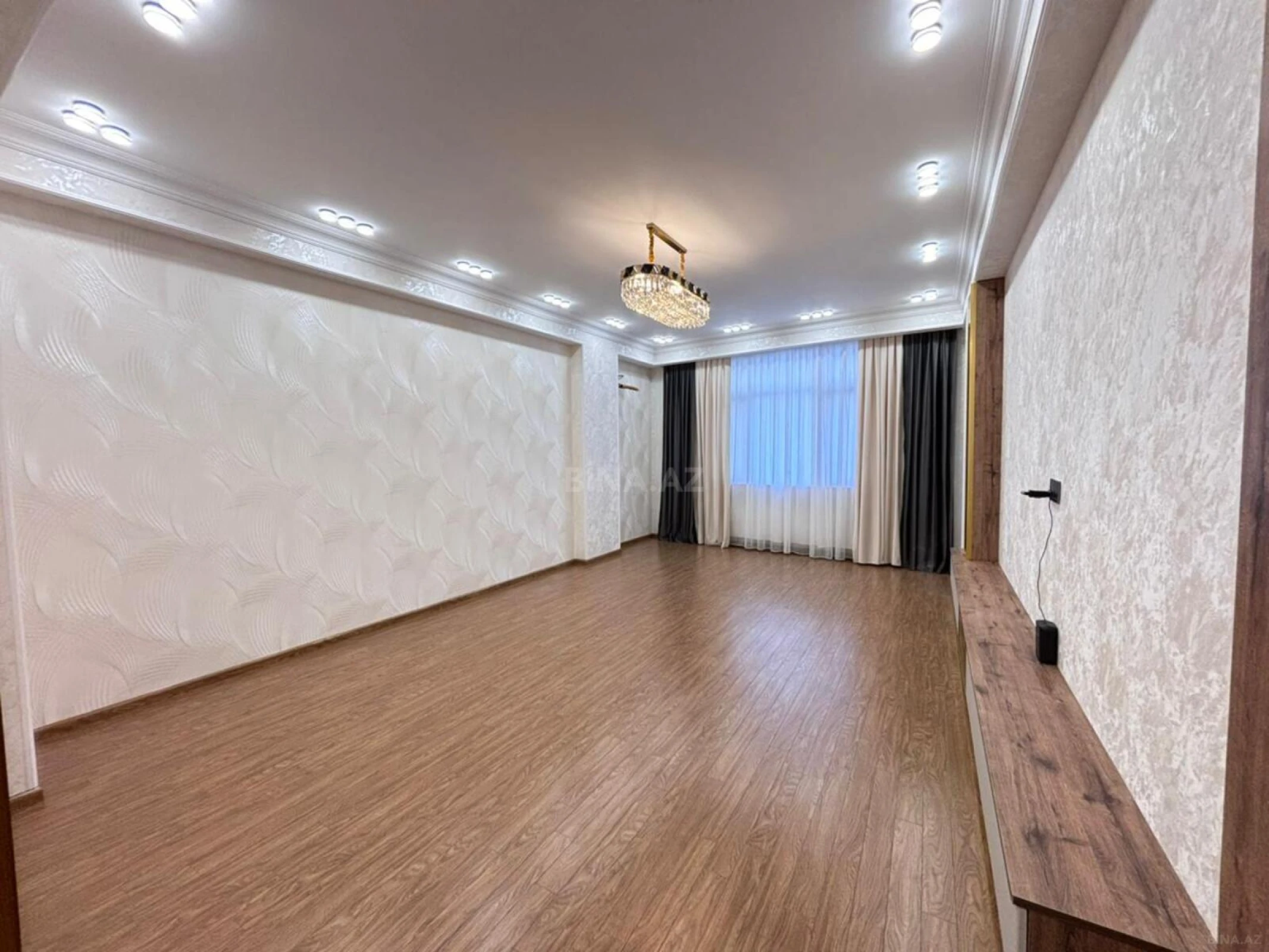 Satılır 3 otaqlı mənzil 140 m²