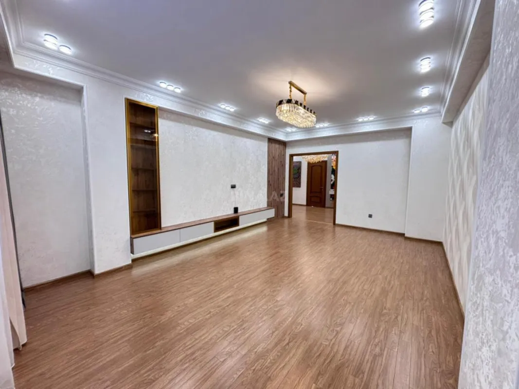 Satılır 3 otaqlı mənzil 140 m²