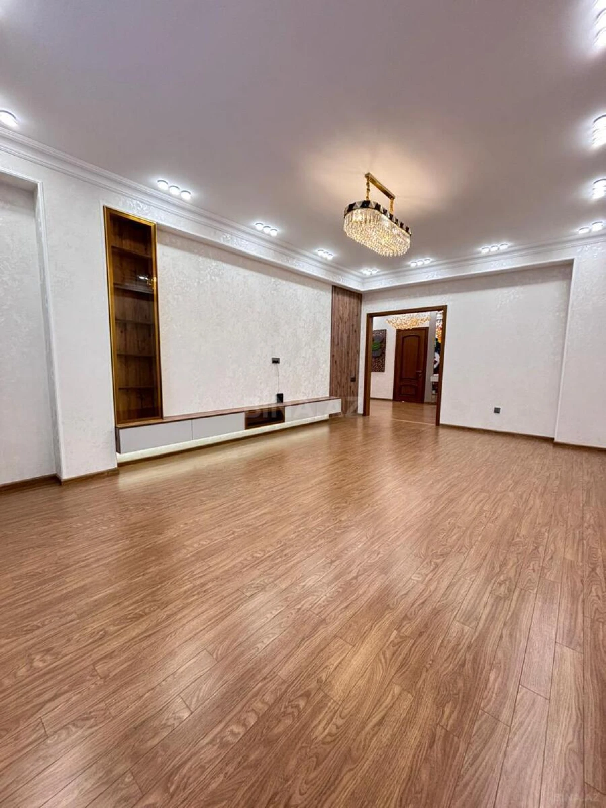 Satılır 3 otaqlı mənzil 140 m²