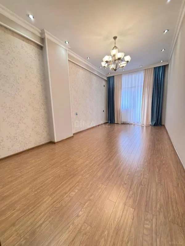 Satılır 3 otaqlı mənzil 140 m²
