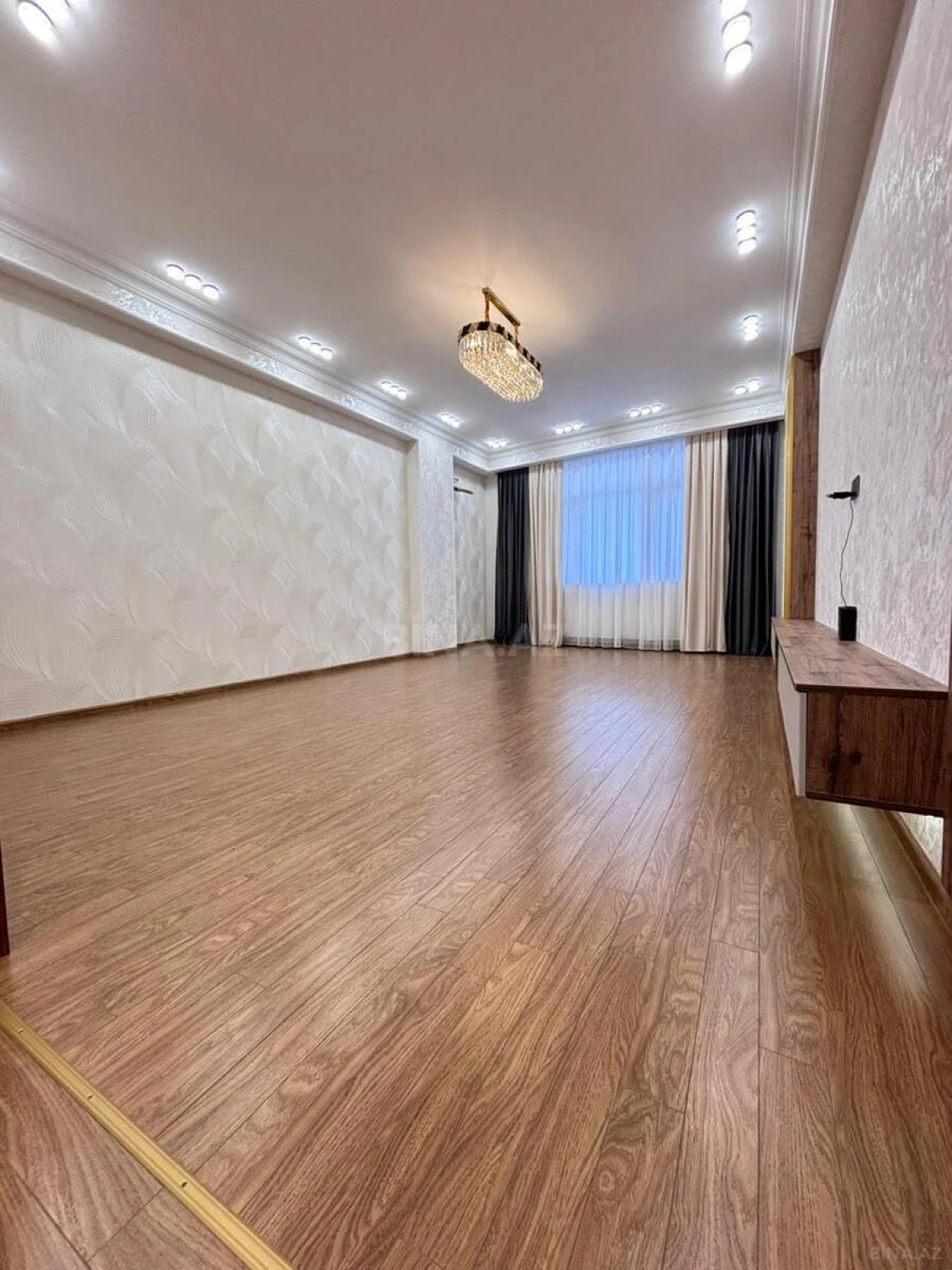 Satılır 3 otaqlı mənzil 140 m²