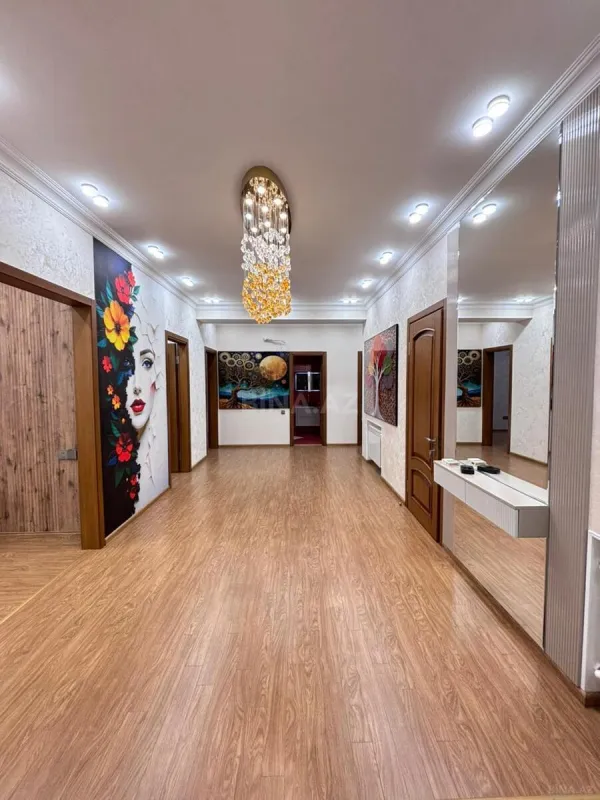 Satılır 3 otaqlı mənzil 140 m²