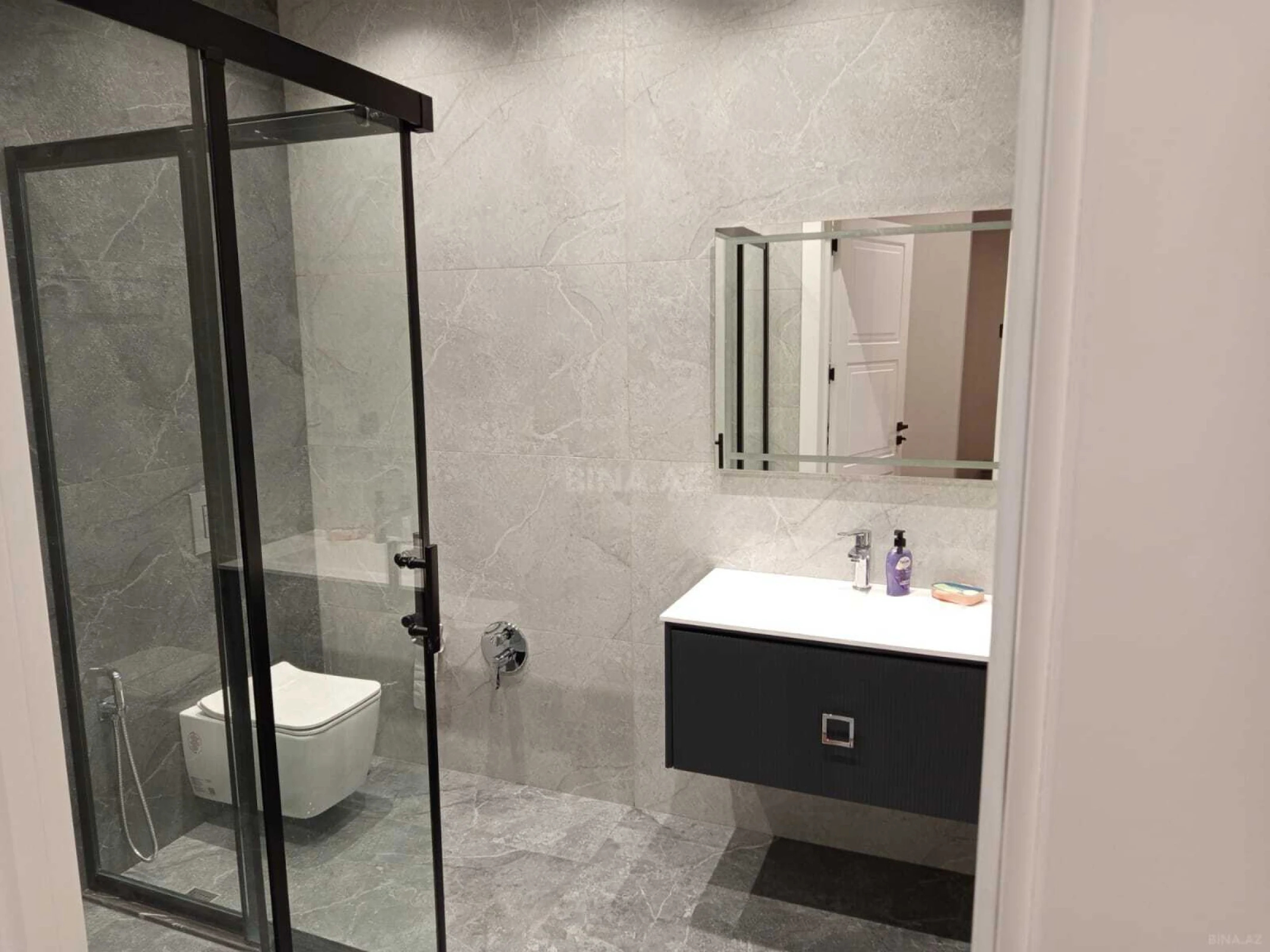 Kirayə verilir 3 otaqlı mənzil 157 m²