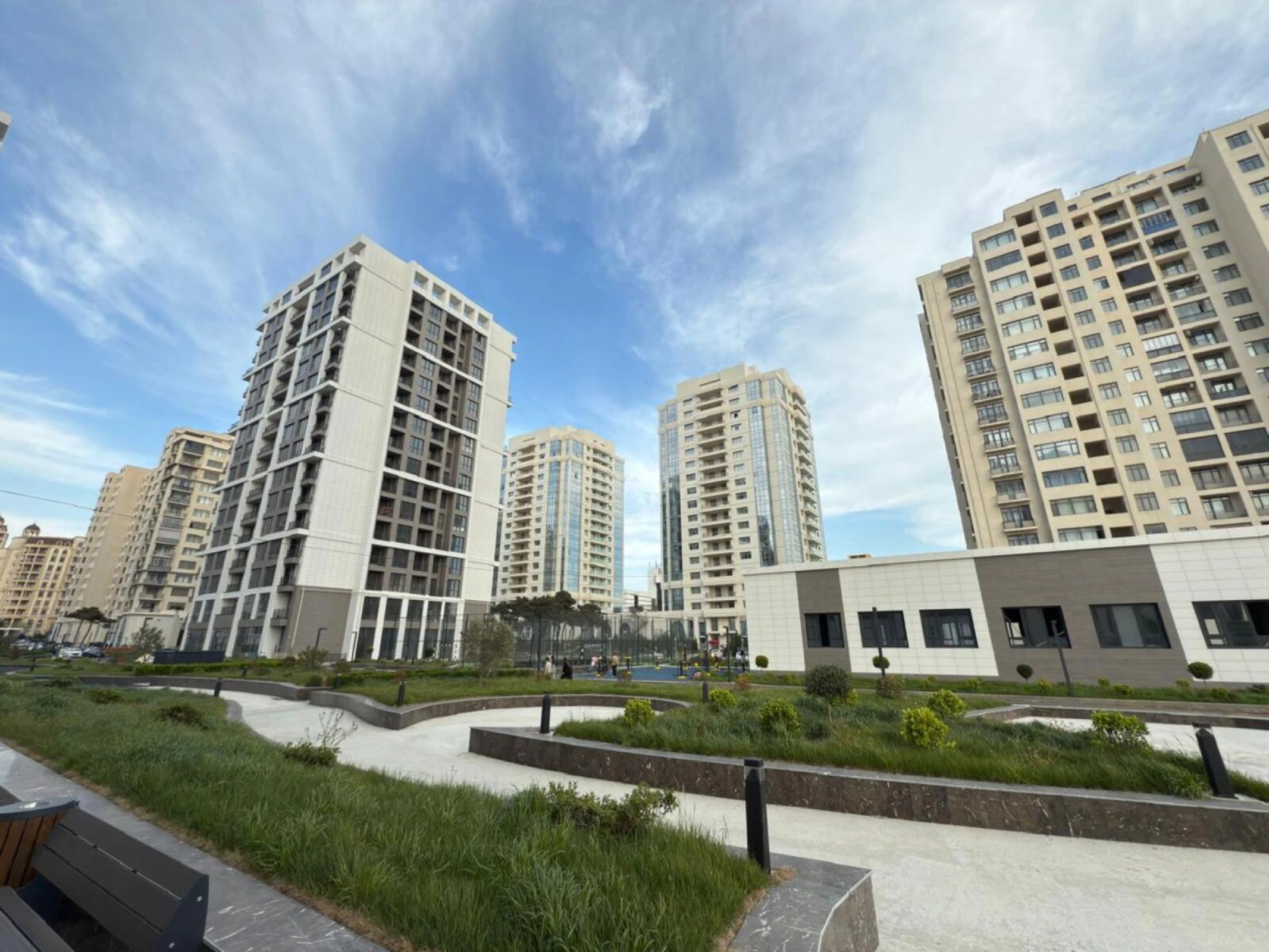 Satılır 2 otaqlı mənzil 74 m²