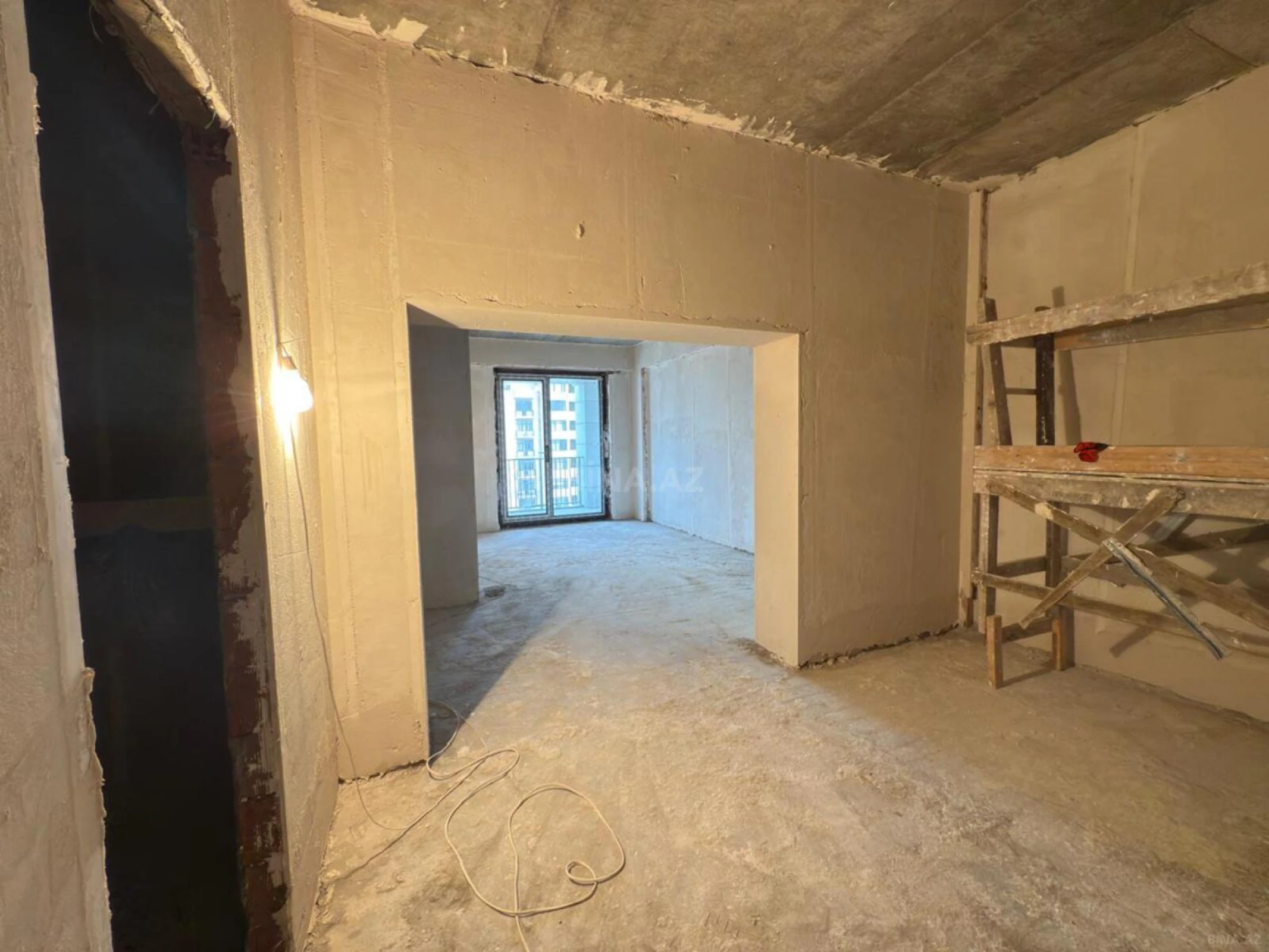 Satılır 2 otaqlı mənzil 74 m²