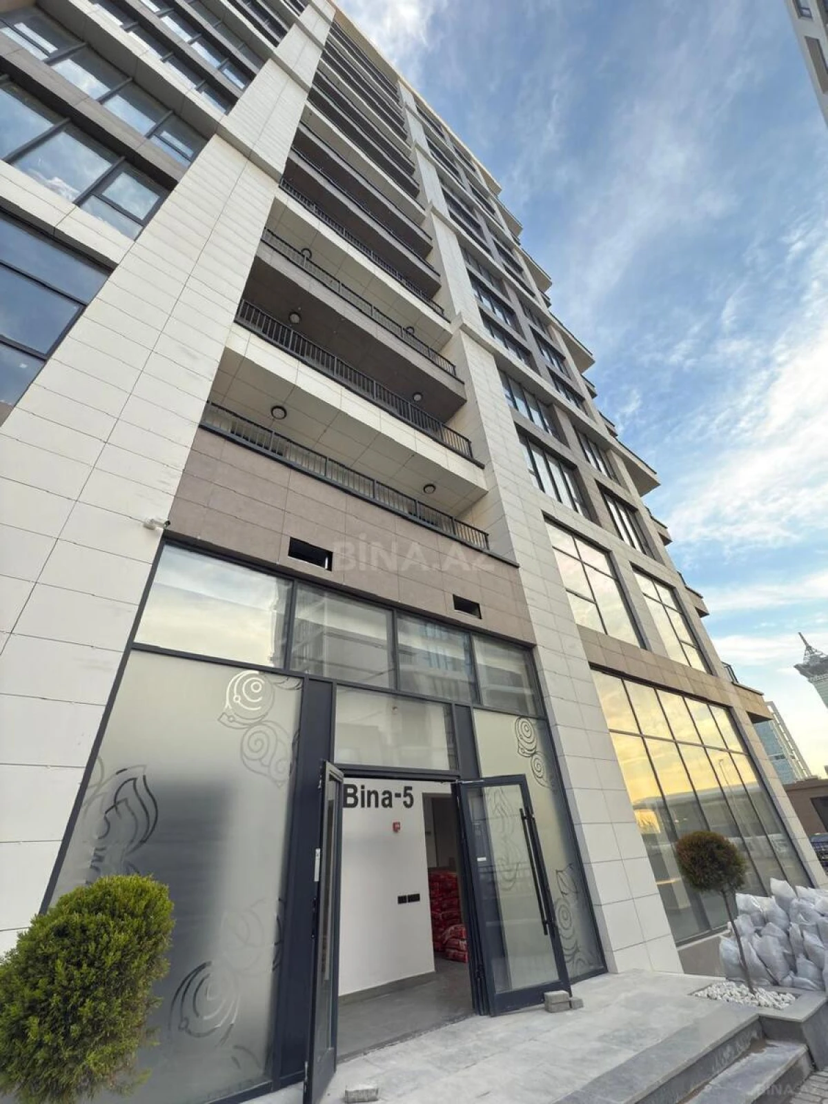 Satılır 2 otaqlı mənzil 74 m²