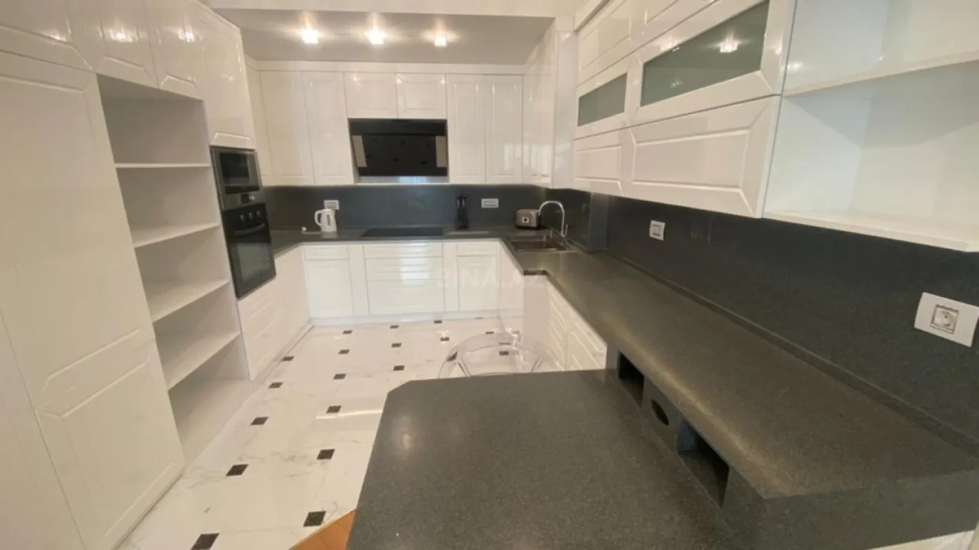 Satılır 2 otaqlı mənzil 98 m²