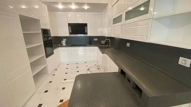 Satılır 2 otaqlı mənzil 98 m²