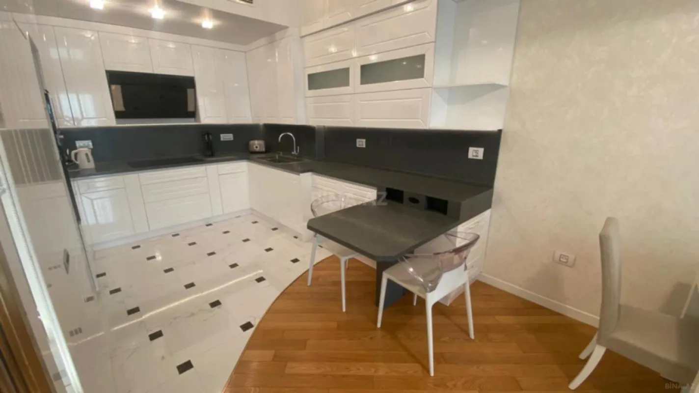 Satılır 2 otaqlı mənzil 98 m²