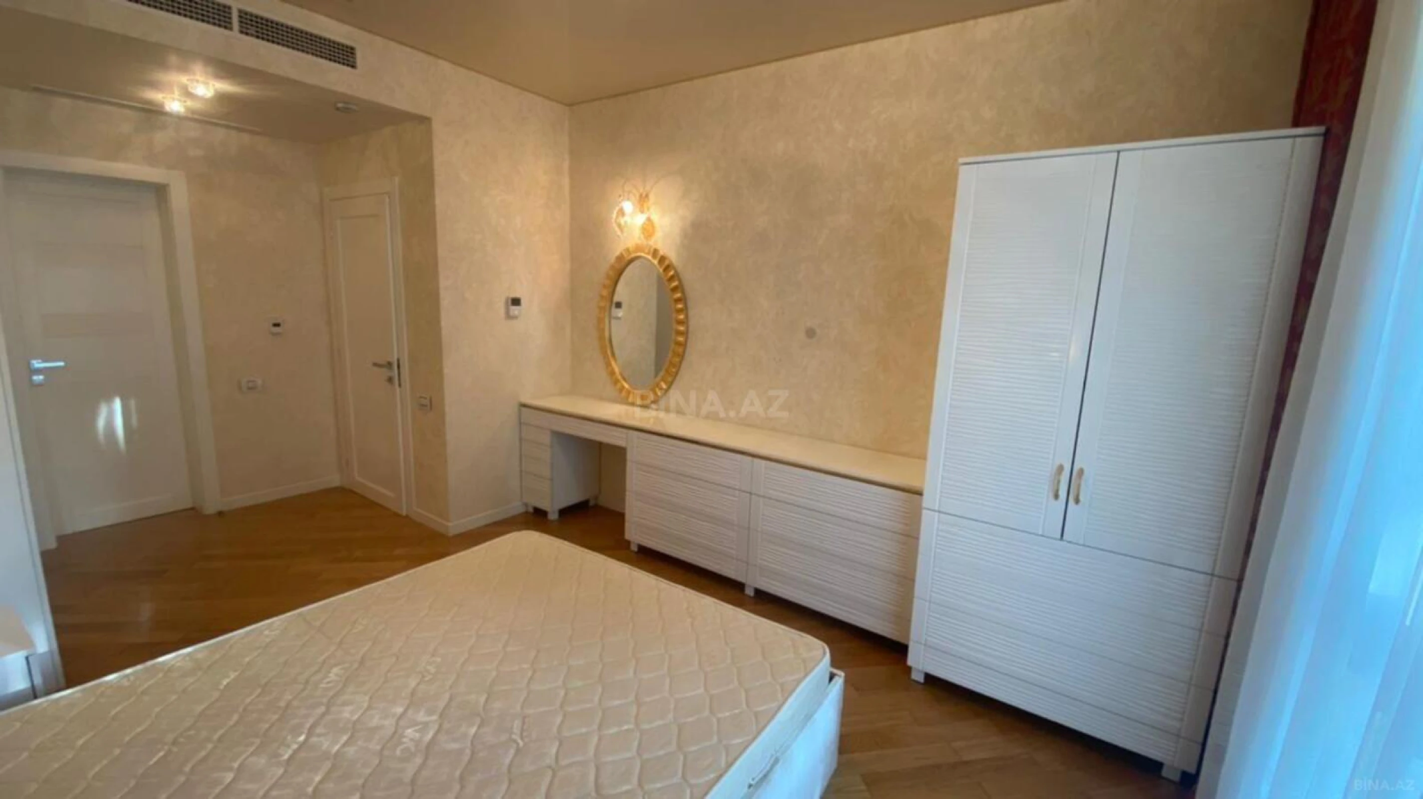 Satılır 2 otaqlı mənzil 98 m²