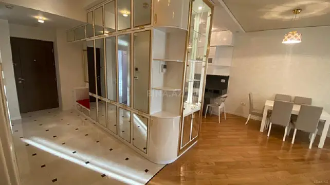Satılır 2 otaqlı mənzil 98 m²