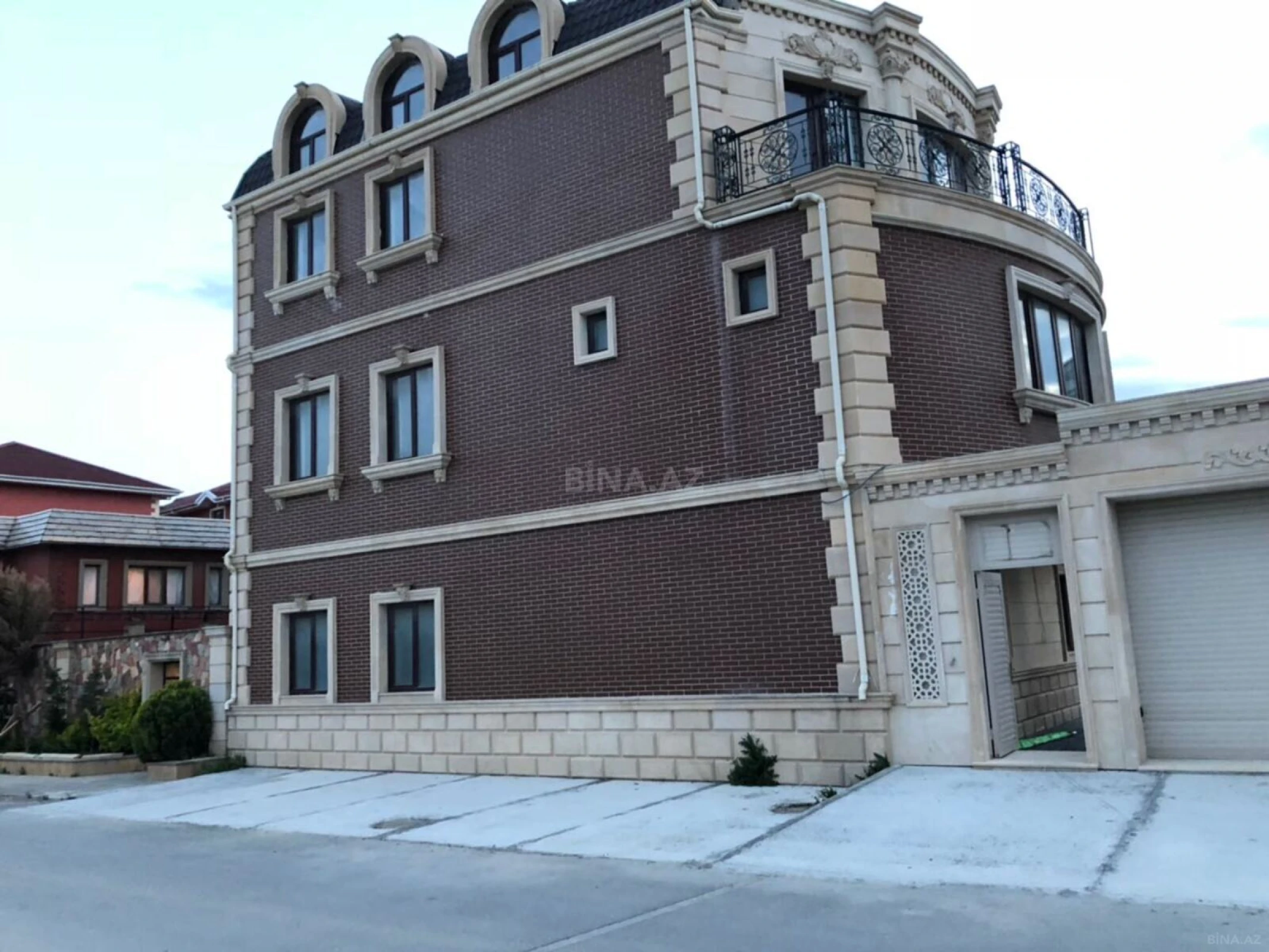 Kirayə verilir 6 otaqlı həyət evi 300 m²