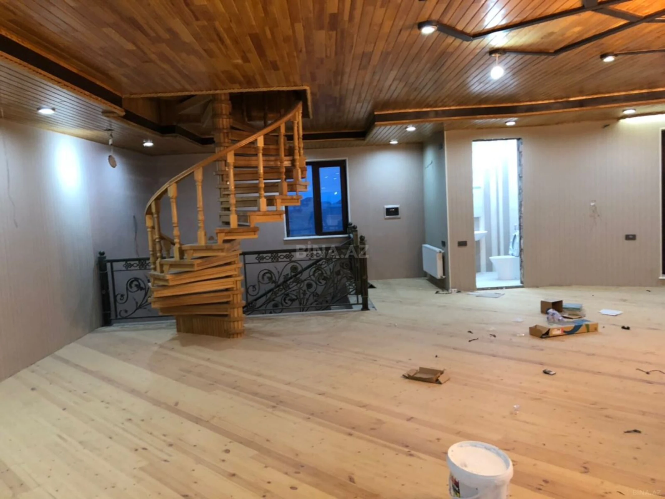 Kirayə verilir 6 otaqlı həyət evi 300 m²