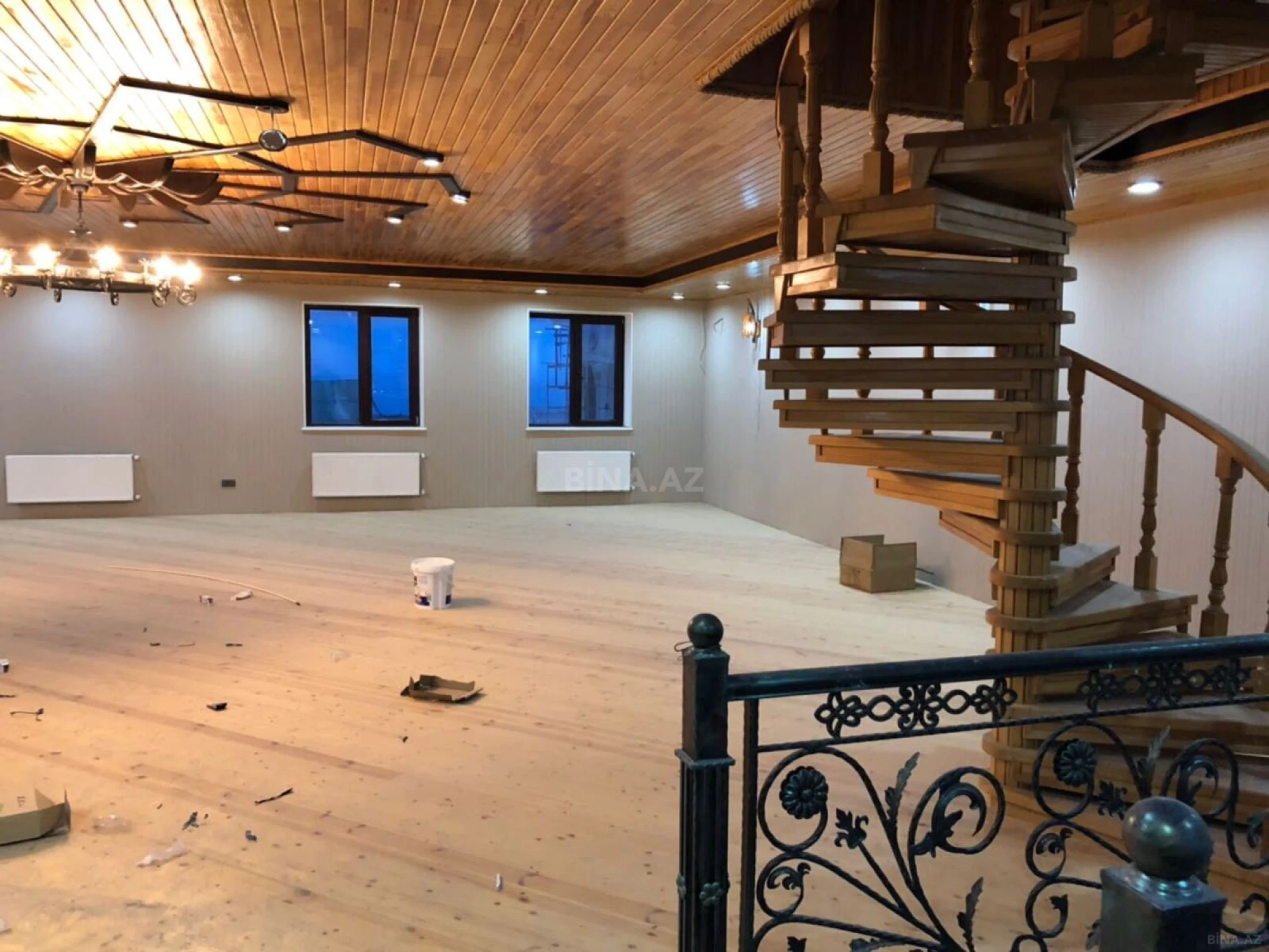 Kirayə verilir 6 otaqlı həyət evi 300 m²