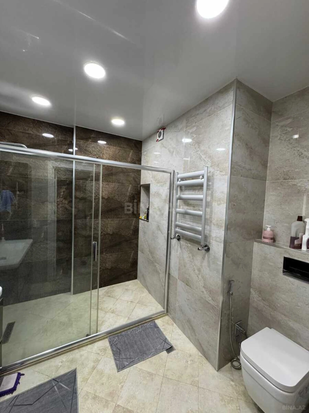 Satılır 4 otaqlı mənzil 147 m²
