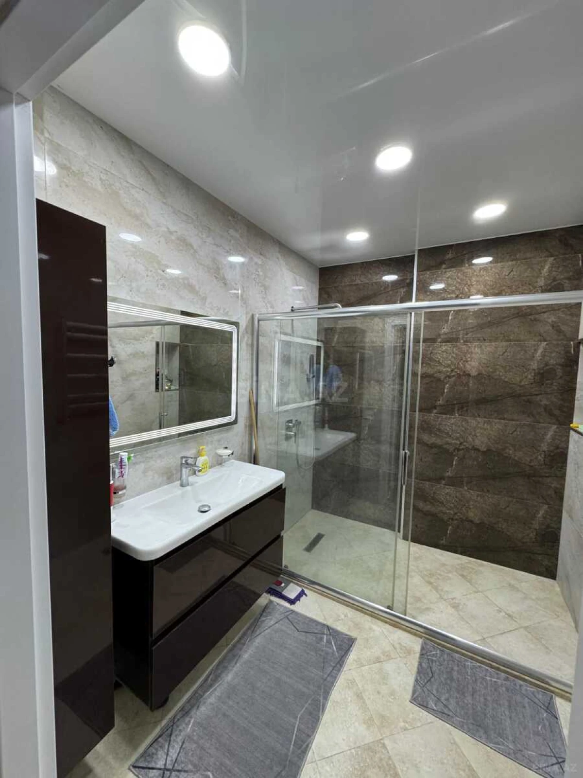 Satılır 4 otaqlı mənzil 147 m²