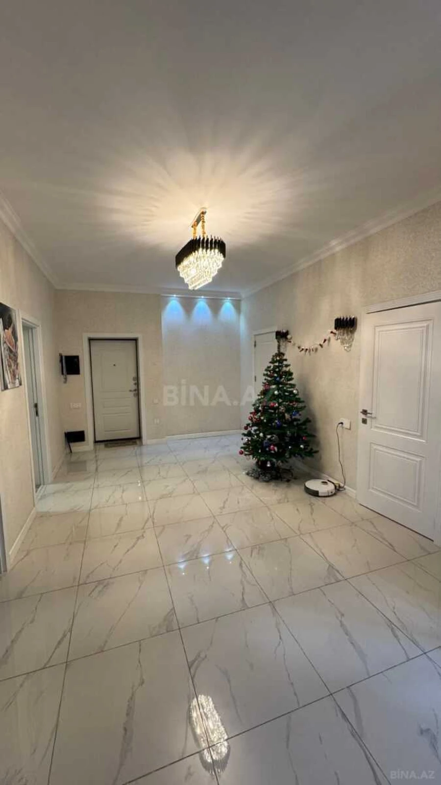 Satılır 4 otaqlı mənzil 147 m²