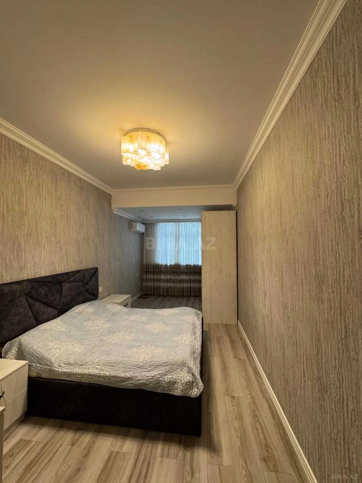Satılır 4 otaqlı mənzil 147 m²