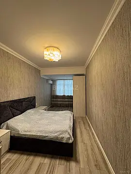 Satılır 4 otaqlı mənzil 147 m²